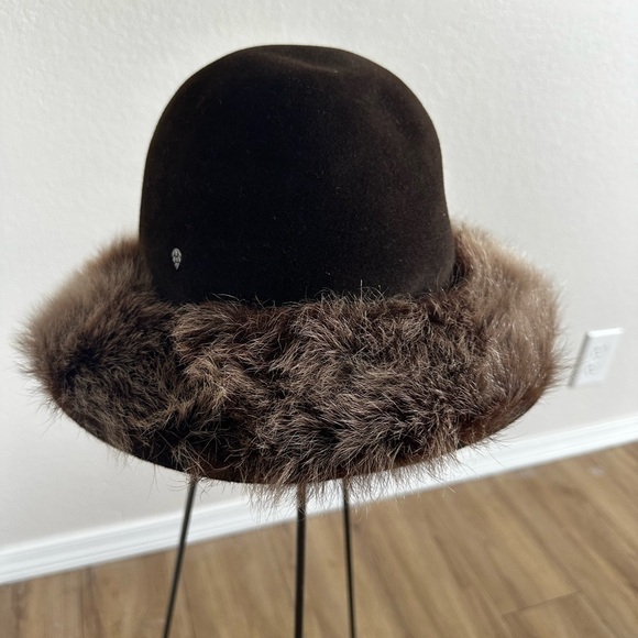 Helen Kaminski Felt Sheep Shearling Packable Adjustable Hat One Size. A beauty!